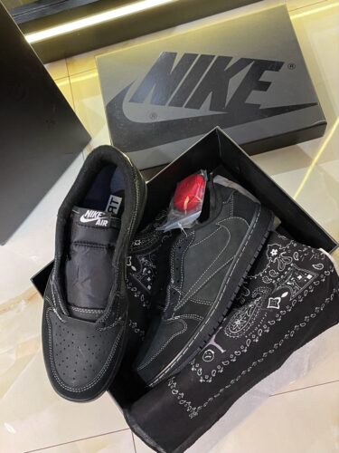 Air Jordan 1 Low OG SP x Travis Scott Black Phantom photo review