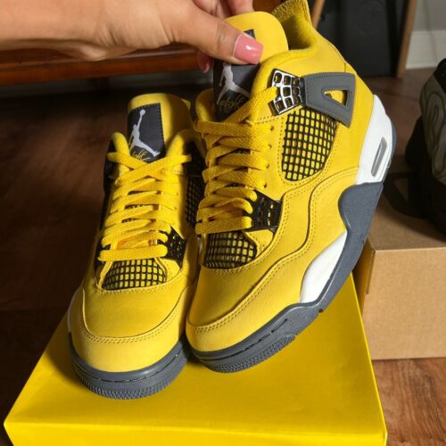 Air Jordan 4 Retro Lightning photo review